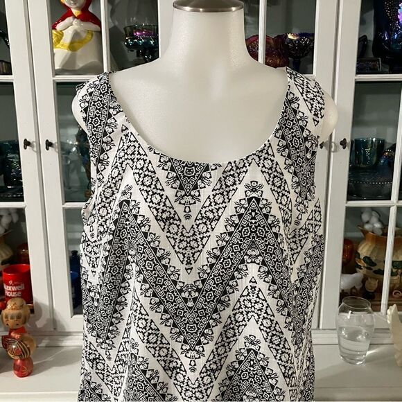 Sleeveless Top Black White Chevron Sz Medium ABStudio - Picture 2 of 7